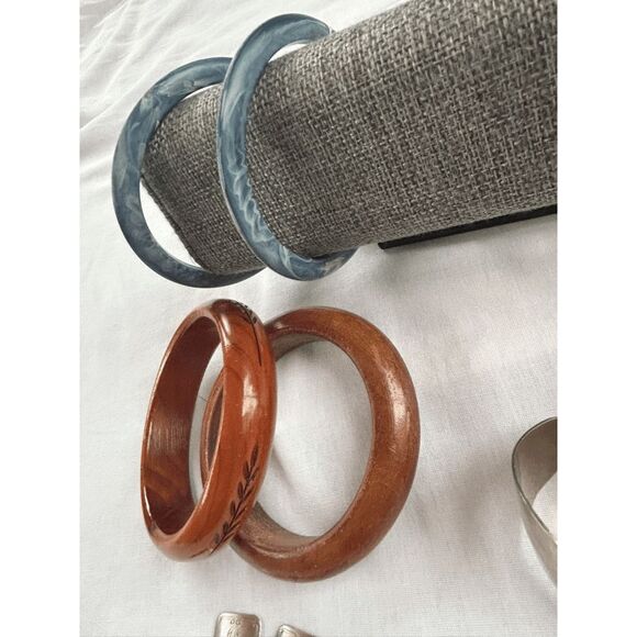 Vintage Bracelet Lot, 10 Bracelets, Wood, Plastic, Silver Toned Metal - Picture 7 of 8
